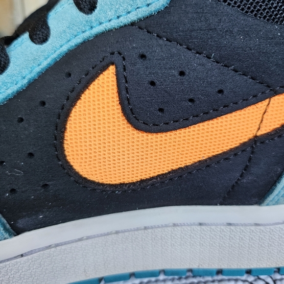 VGUC Nike Jordan 1 High Zoom Air CMFT Bleached Aqua Teal Orange Black 9 - Picture 5 of 16